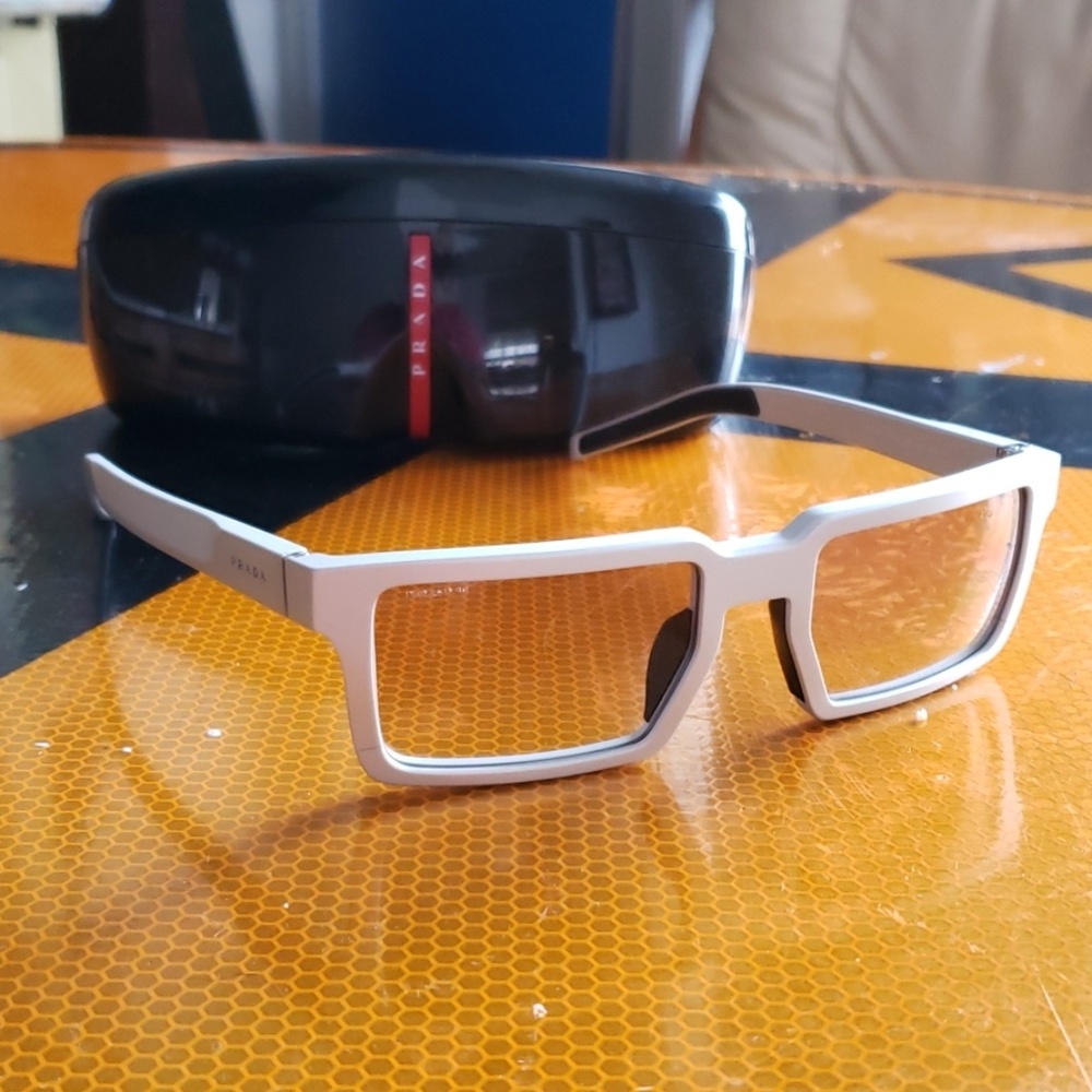 Prada

PRADA Sunglasses PR 50SS UEF4P2 Brushed Alu